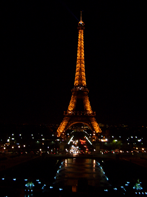Voll und ganz verkehrt_Eiffelturm_qyHx9hLT_f.jpg